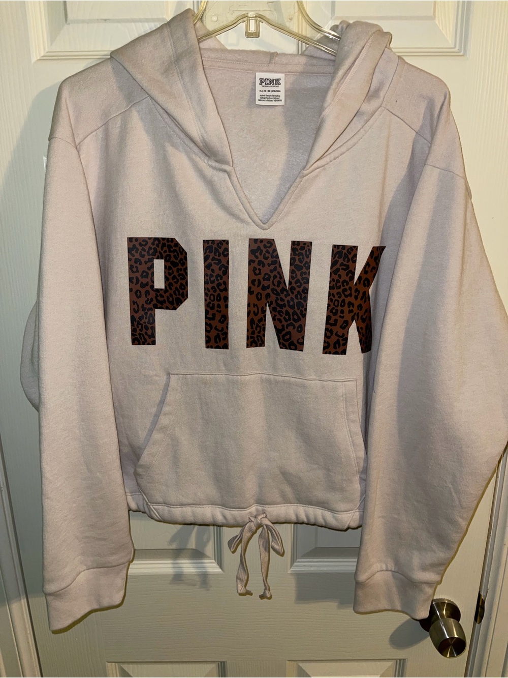 PINK Victoria's Secret Leopard Logo Cream Cropped Hoodie - XL